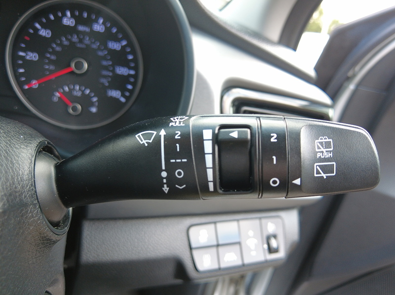 Kia Rio 2 - U93914