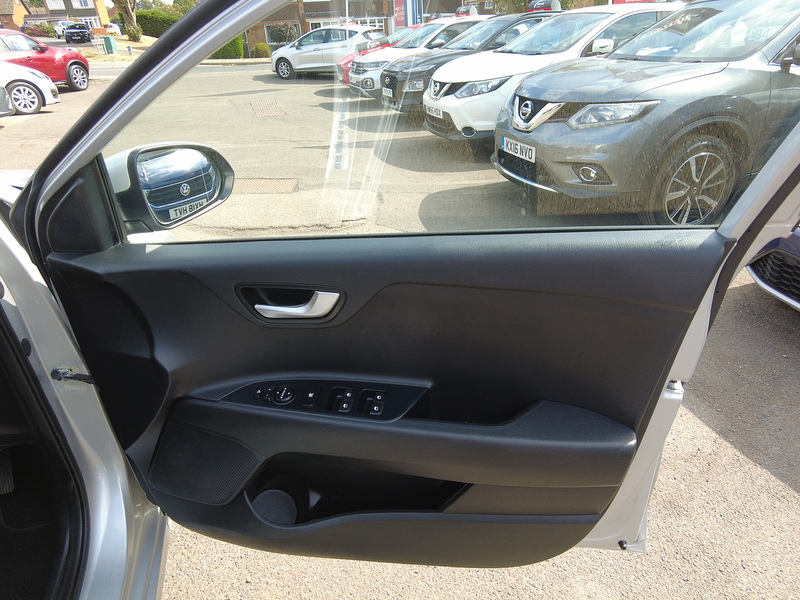 Kia Rio 2 - U93914