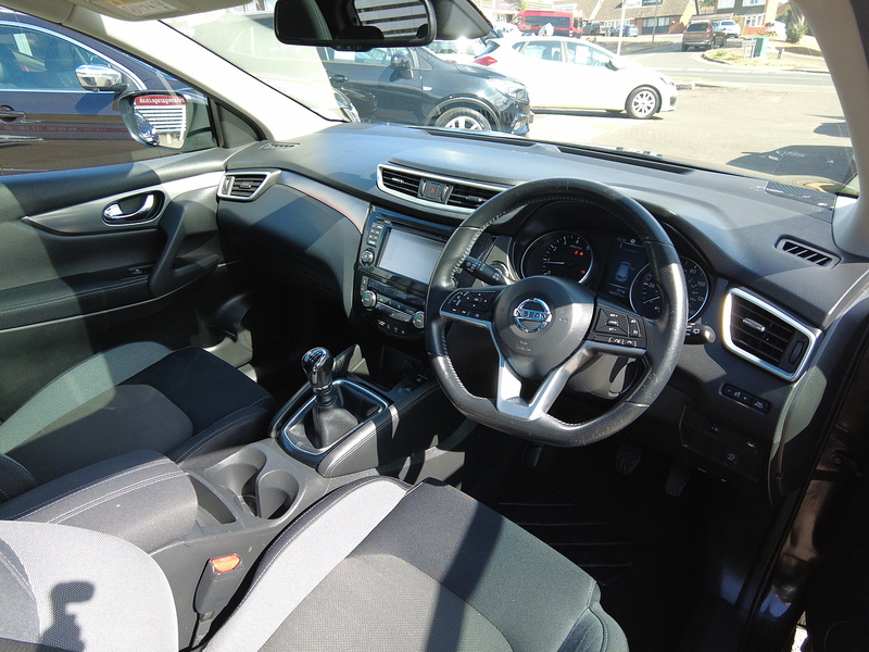 Nissan Qashqai DIG-T N-Connecta - U93916
