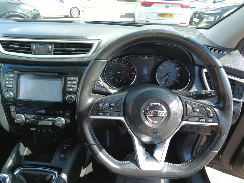 Nissan Qashqai DIG-T N-Connecta - U93916
