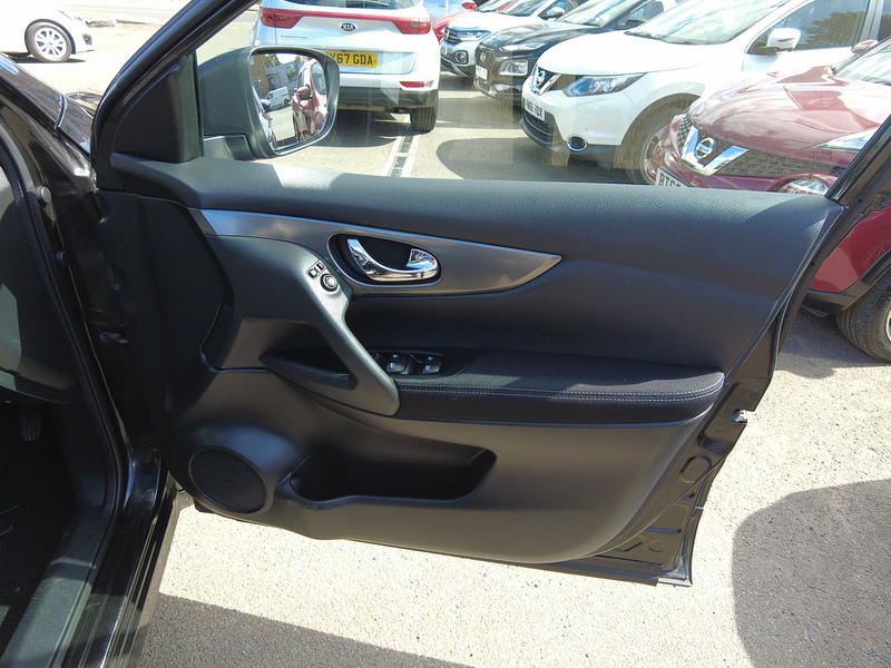 Nissan Qashqai DIG-T N-Connecta - U93916