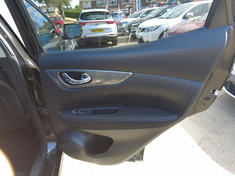 Nissan Qashqai DIG-T N-Connecta - U93916