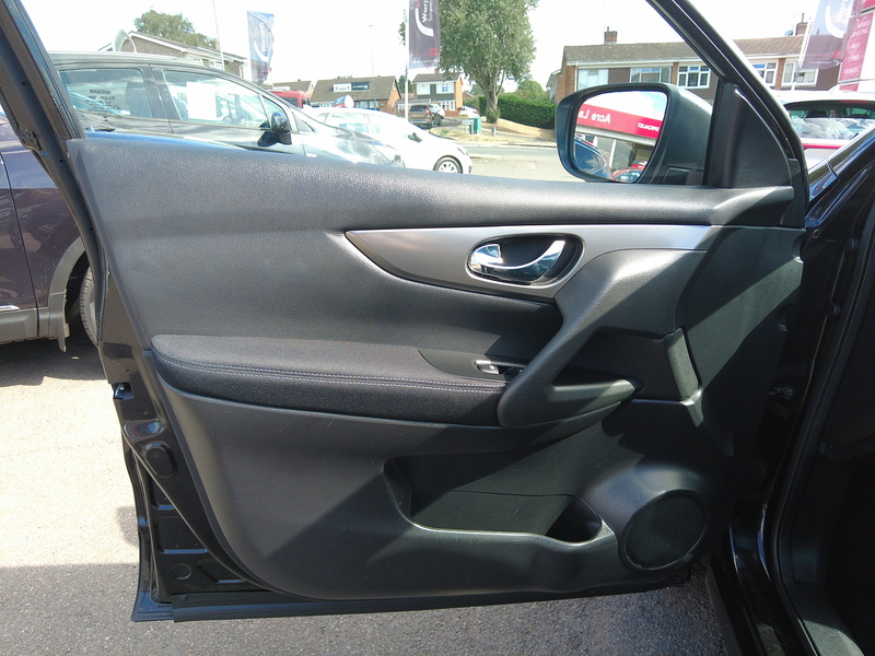 Nissan Qashqai DIG-T N-Connecta - U93916