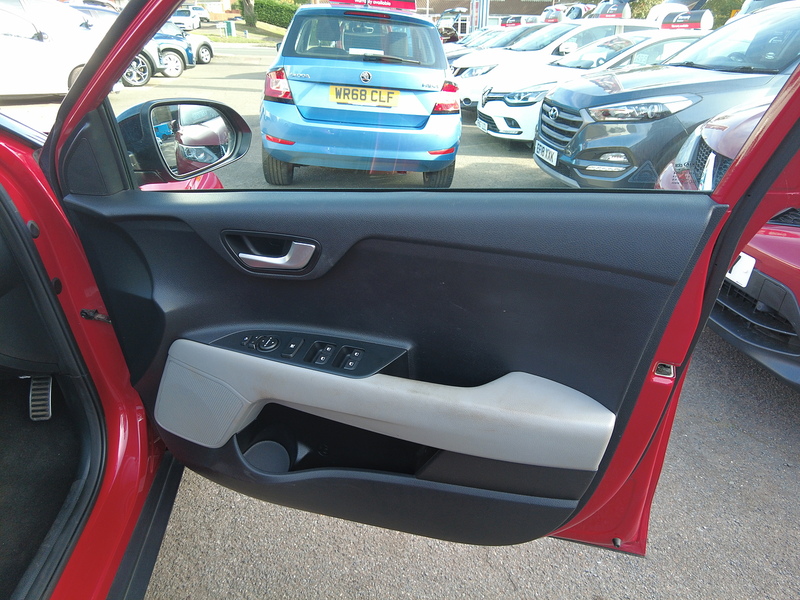 Kia Stonic T-GDi First Edition - U93934