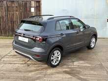 1 LADY OWNER CAR PLAY