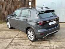 1 LADY OWNER CAR PLAY