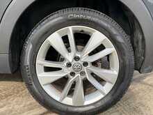 1 LADY OWNER CAR PLAY