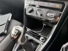 1 LADY OWNER CAR PLAY