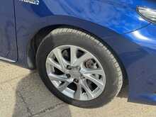 Toyota Auris VVT-h Business Edition 