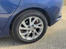 Toyota Auris VVT-h Business Edition 