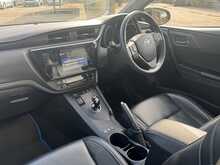 Toyota Auris VVT-h Business Edition 