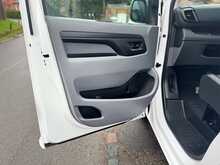 Vauxhall Vivaro Turbo D 2700 Sportive 