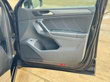 Volkswagen Tiguan 1.5 TSI EVO R-Line SUV 5dr Petrol DSG Euro 6 (s/s) (150 ps)