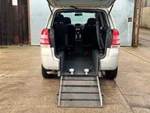 Vauxhall Zafira 1.8 16V Exclusiv MPV 5dr Petrol Manual Euro 5 (140 ps)