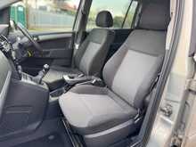 Vauxhall Zafira 1.8 16V Exclusiv MPV 5dr Petrol Manual Euro 5 (140 ps)