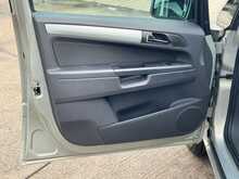 Vauxhall Zafira 1.8 16V Exclusiv MPV 5dr Petrol Manual Euro 5 (140 ps)