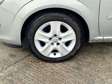 Vauxhall Zafira 1.8 16V Exclusiv MPV 5dr Petrol Manual Euro 5 (140 ps)