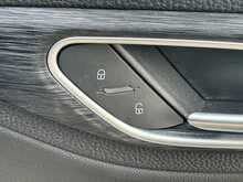 Alfa Romeo Giulia 2.0T Nero Edizione Saloon 4dr Petrol Auto Euro 6 (s/s) (200 ps)