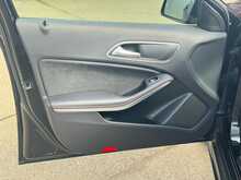 SAT NAV HEATED SEATS