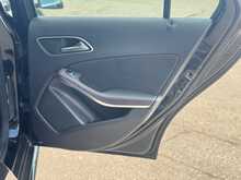 SAT NAV HEATED SEATS