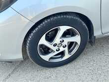 Toyota Yaris VVT-h Excel 