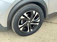 Peugeot 2008 PureTech Allure Premium 