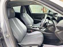 Peugeot 2008 PureTech Allure Premium 