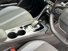 Peugeot 2008 PureTech Allure Premium 