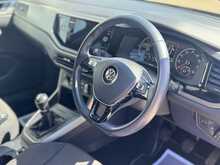 Volkswagen Polo TSI SE 
