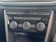 Volkswagen T-Roc TSI SE 