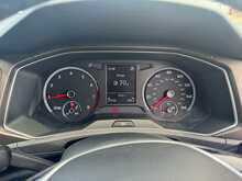 Volkswagen T-Roc TSI SE 