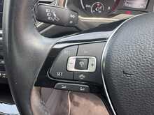 Volkswagen T-Roc TSI SE 