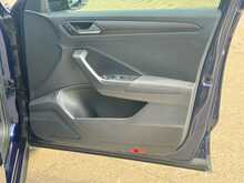 Volkswagen T-Roc TSI SE 