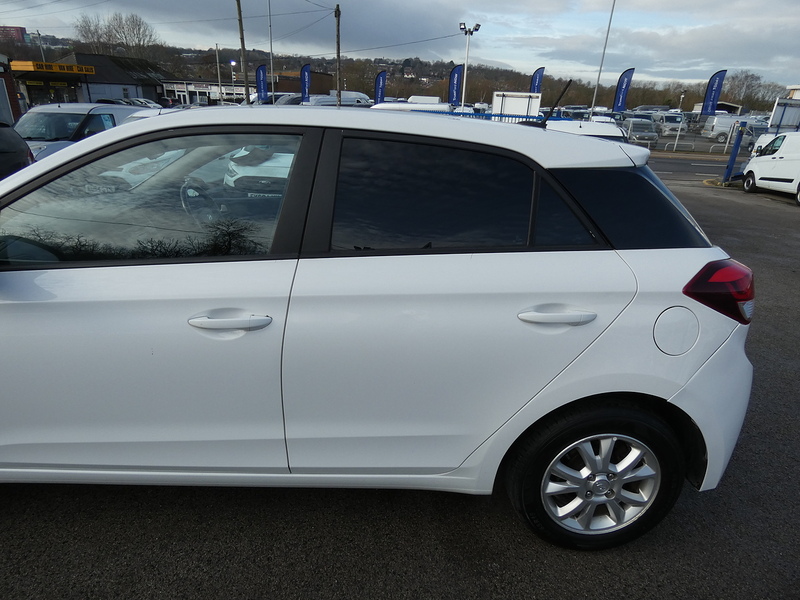 Hyundai 2018 18 HYUNDAI I20 1.4CRDI SE 5 DOOR HATCH STUNNING CAR