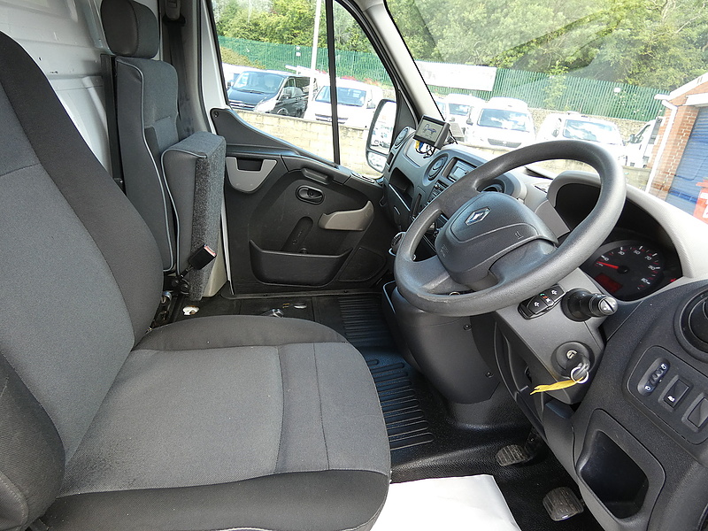Renault 2015 64 RENAULT MASTER 2.3DCI MWB DUAL COMPARTMENT FREEZER CHILLER THERMO KING
