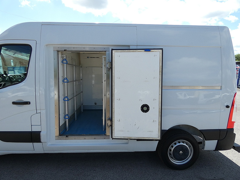 Renault 2015 64 RENAULT MASTER 2.3DCI MWB DUAL COMPARTMENT FREEZER CHILLER THERMO KING
