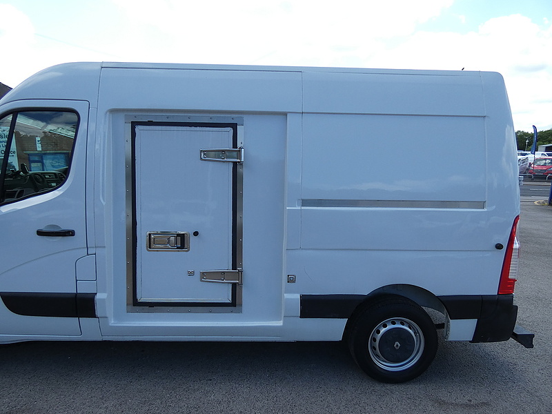 Renault 2015 64 RENAULT MASTER 2.3DCI MWB DUAL COMPARTMENT FREEZER CHILLER THERMO KING