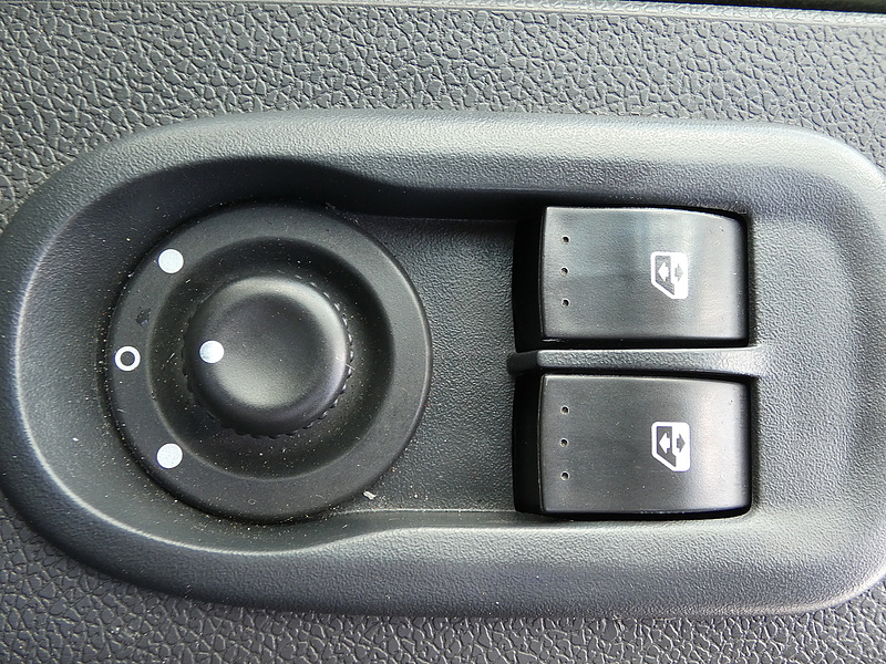 Renault 2015 64 RENAULT MASTER 2.3DCI MWB DUAL COMPARTMENT FREEZER CHILLER THERMO KING