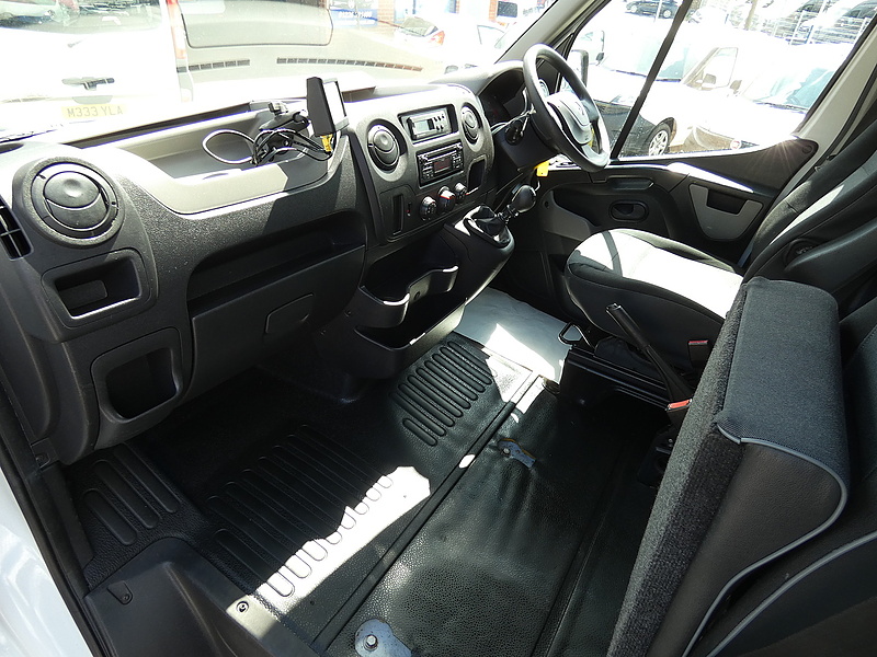 Renault 2015 64 RENAULT MASTER 2.3DCI MWB DUAL COMPARTMENT FREEZER CHILLER THERMO KING