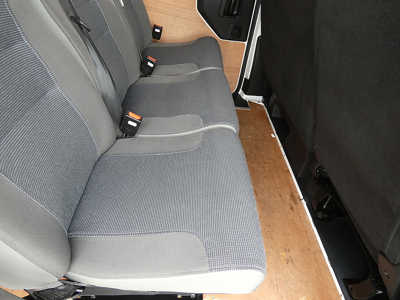 Peugeot 2017 66 PEUGEOT EXPERT 1.6HDI 6 SEAT CREW 2 CAGE DOG VAN EURO 6 116K