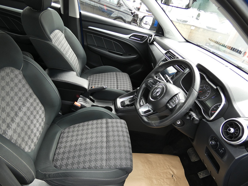 MG 2020 20 MG ZS T-GDI EXCITE SUV 1.0 AUTO LOTS OF SPEC STUNNING