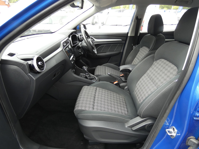 MG 2020 20 MG ZS T-GDI EXCITE SUV 1.0 AUTO LOTS OF SPEC STUNNING