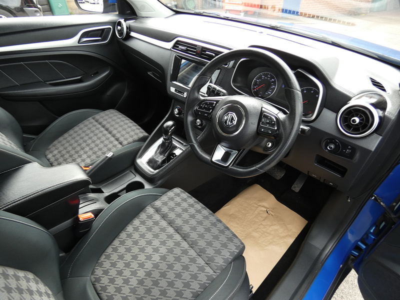 MG 2020 20 MG ZS T-GDI EXCITE SUV 1.0 AUTO LOTS OF SPEC STUNNING