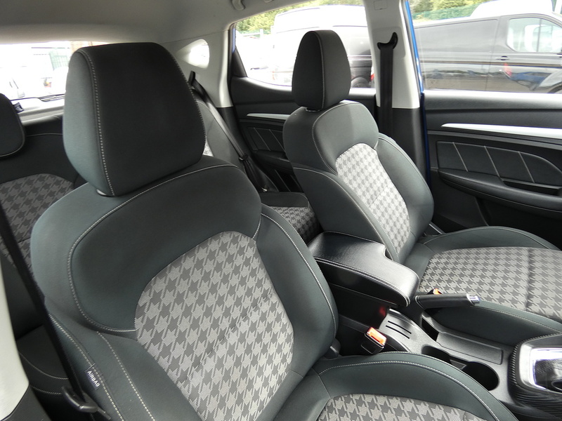 MG 2020 20 MG ZS T-GDI EXCITE SUV 1.0 AUTO LOTS OF SPEC STUNNING