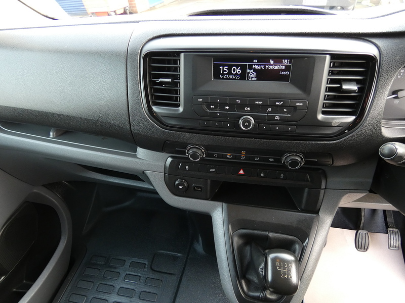 Vauxhall 2019 69 VAUXHALL VIVARO 1.5 TURBO D 2900 EDITION L1H1 ONLY 44K LOOK