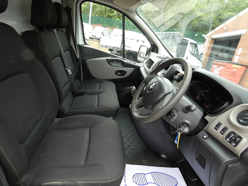 Renault 2017 67 RENAULT TRAFIC 1.6DCI 27 BUSINESS L1H1 MEGA LOW MILES