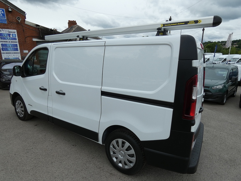 Renault 2017 67 RENAULT TRAFIC 1.6DCI 27 BUSINESS L1H1 MEGA LOW MILES