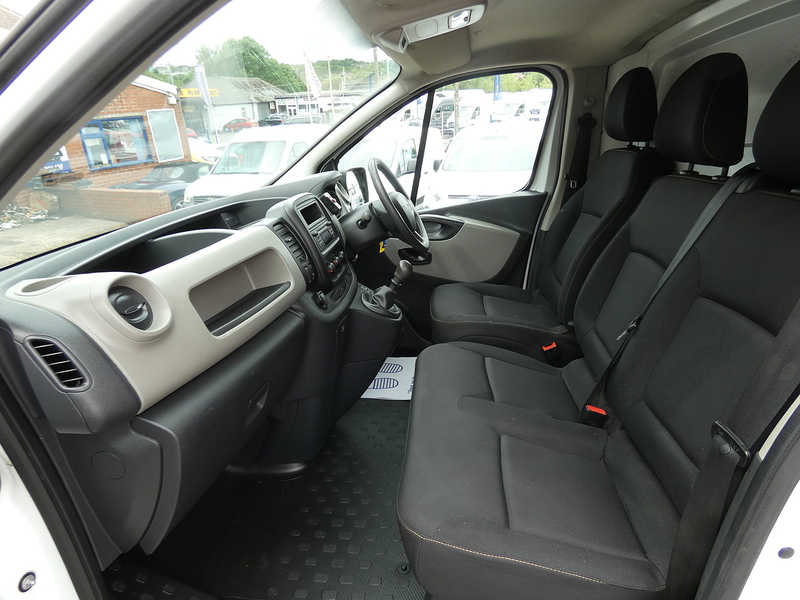 Renault 2017 67 RENAULT TRAFIC 1.6DCI 27 BUSINESS L1H1 MEGA LOW MILES