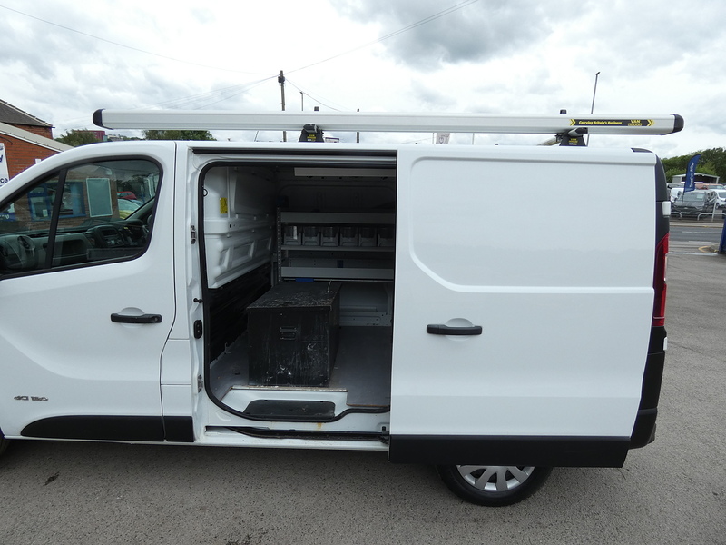 Renault 2017 67 RENAULT TRAFIC 1.6DCI 27 BUSINESS L1H1 MEGA LOW MILES