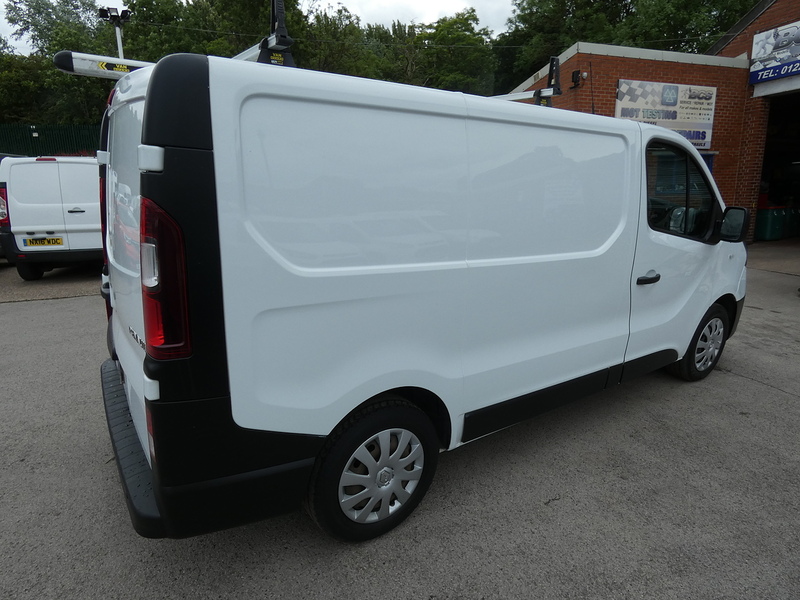 Renault 2017 67 RENAULT TRAFIC 1.6DCI 27 BUSINESS L1H1 MEGA LOW MILES